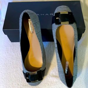 Tahari Venice Flats 8.5  B/W Houndstooth with black and silver buckle,